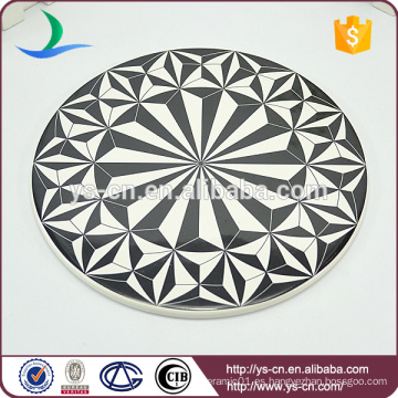 Blanco y negro patrón de construcción de gran placa de cerámica